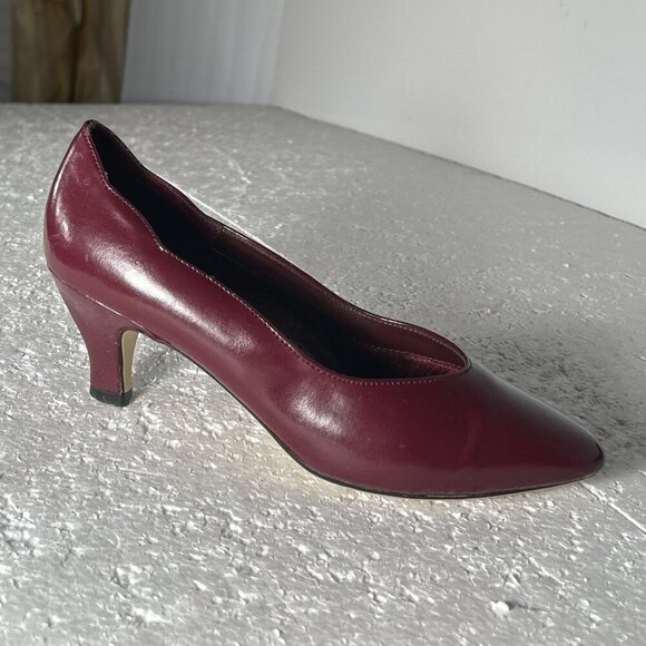 Bentley SZ 5.5 Burgundy pointed toe pump kitten heel Dressy Office Timeless Clos - Picture 4 of 12